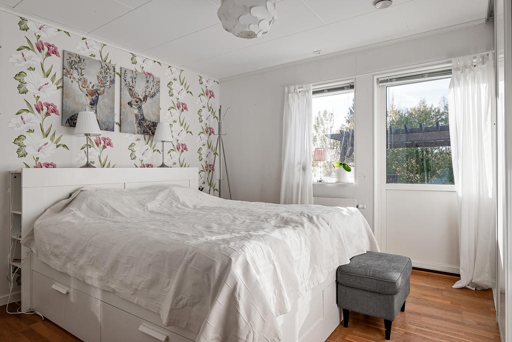 Sovrum med utgång till soldäck