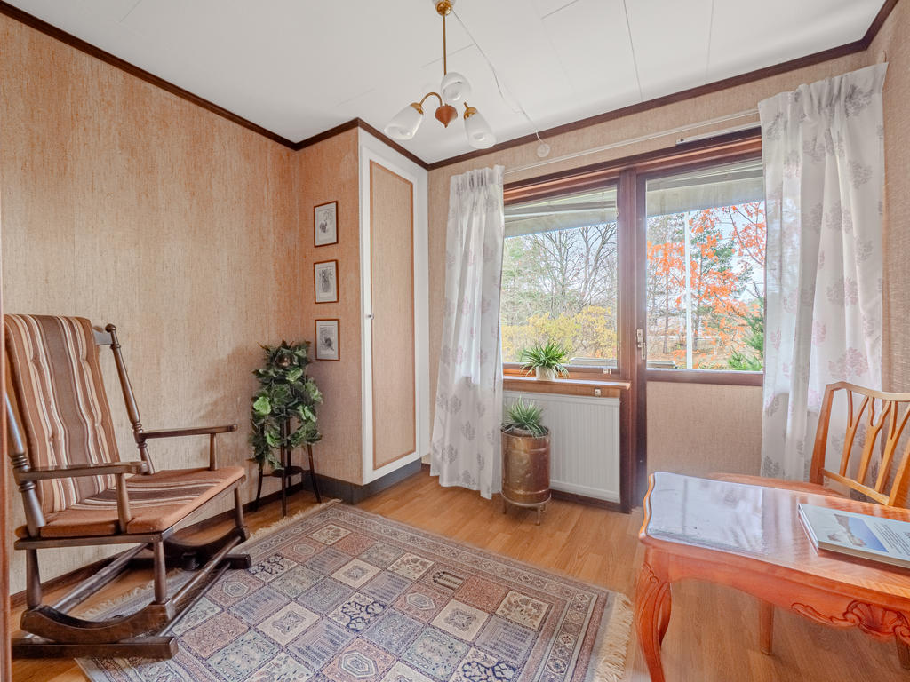 Sovrum med utgång till balkong 