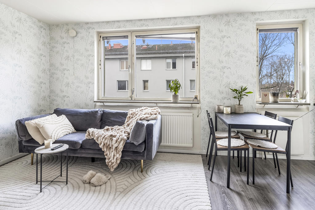 Kombinerad matplats och soffhörna