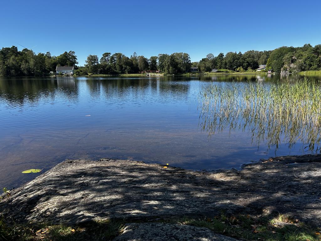 Badplatsen vid Ingetorpssjön.
Säljarens egna bild.