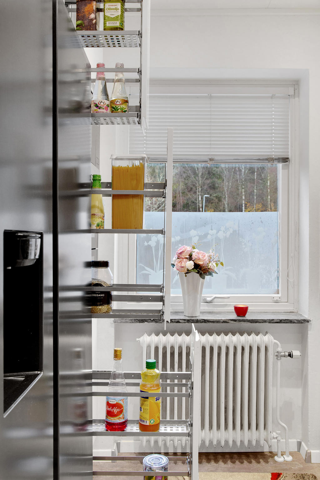 Utdragbara smarta hyllor för optimal förvaring