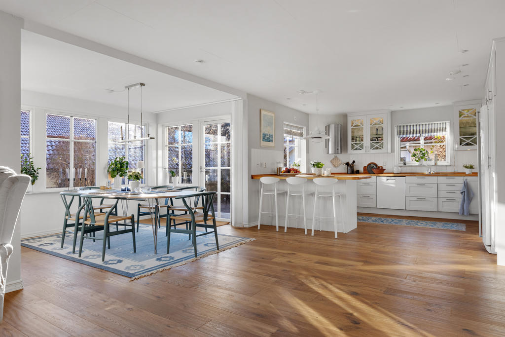 Härlig öppen planlösning där ni kan umgås och laga mat tillsammans