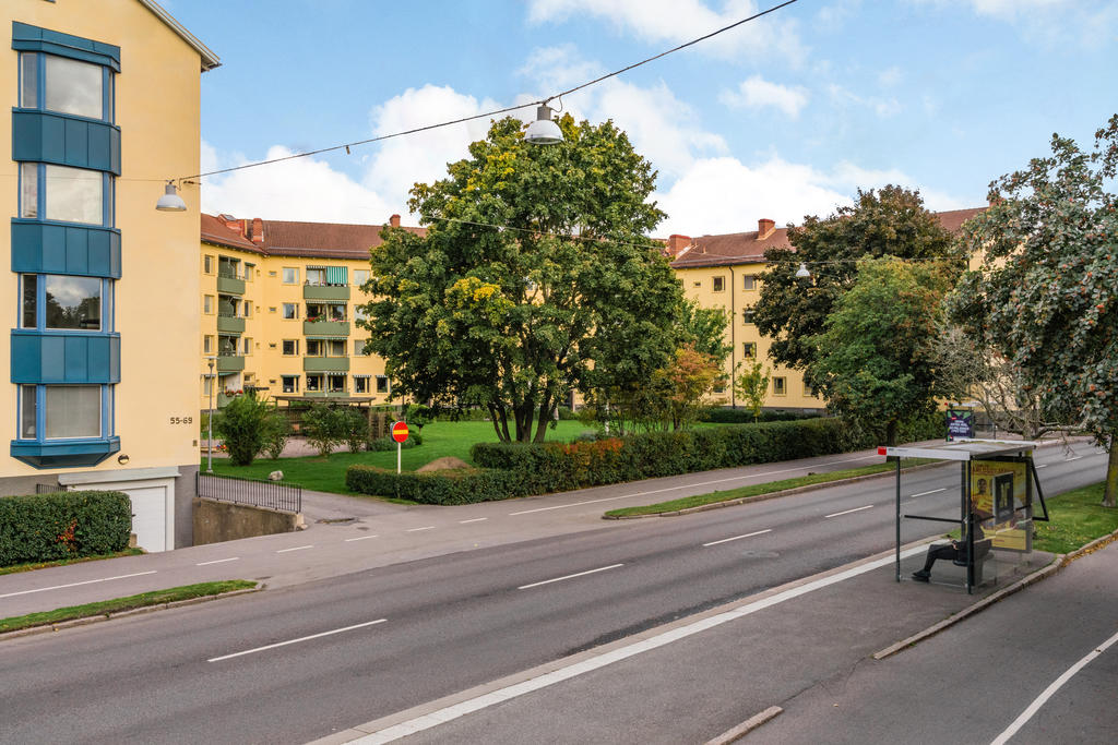 Nära kommunikationer. Busshållsplats en promenad bort. 