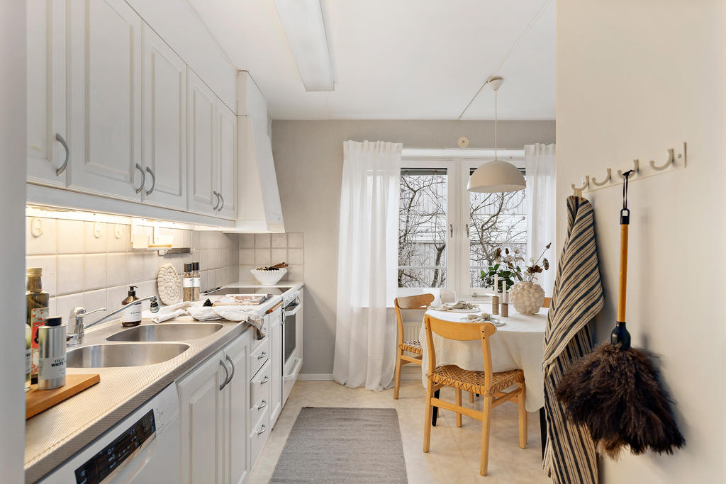 Trivsamt kök med matplats 