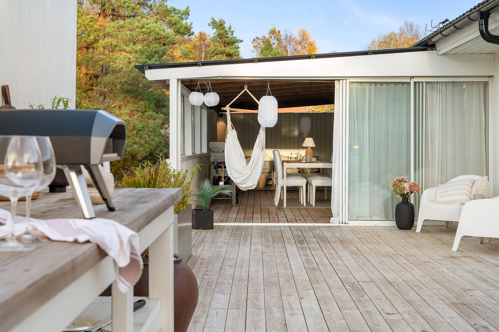 Uterum med stora härliga skjutdörrar