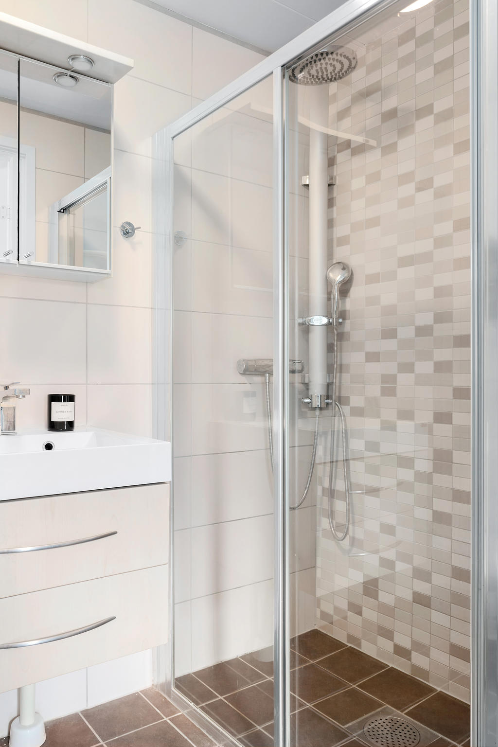 Badrum med dusch entréplan