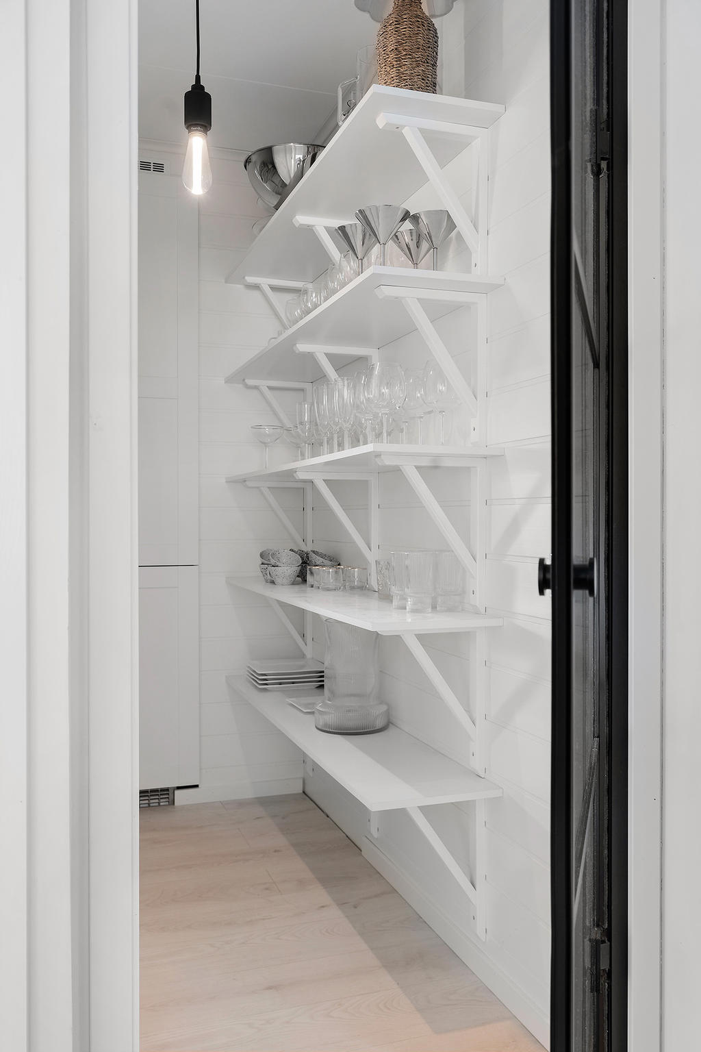 Skafferi med bl.a kyl/frys 