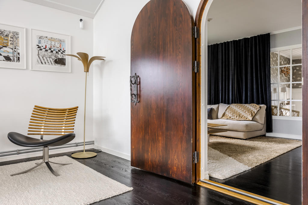 Från allrum in mot TV-rum