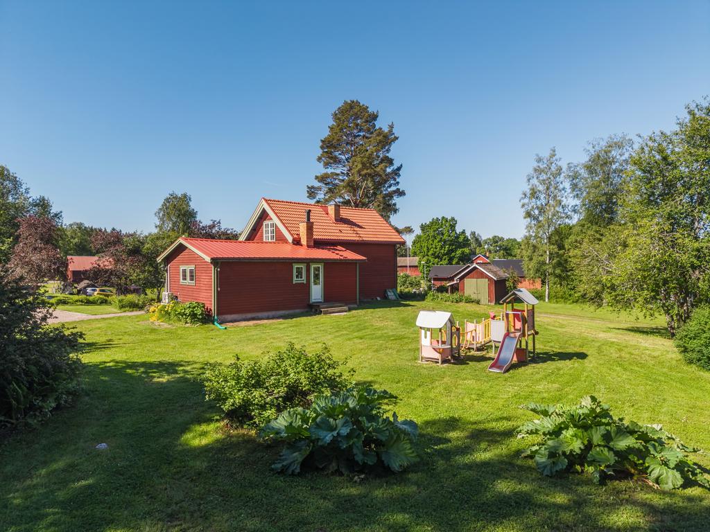 Trädgården med bra ytor för intressen och/eller lek!