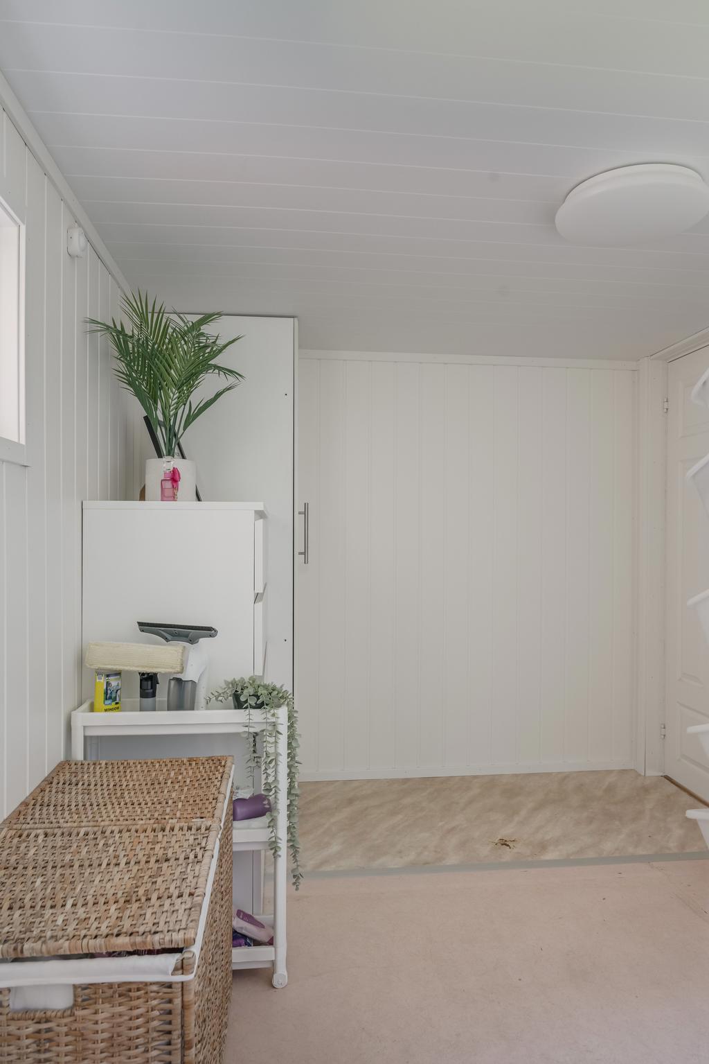 Förråd intill kök och wc/dusch