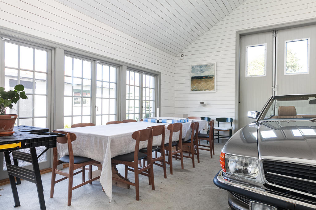 Öppna upp de härliga glasdörrarna och bjud in familj och vänner till stora, glada fester 