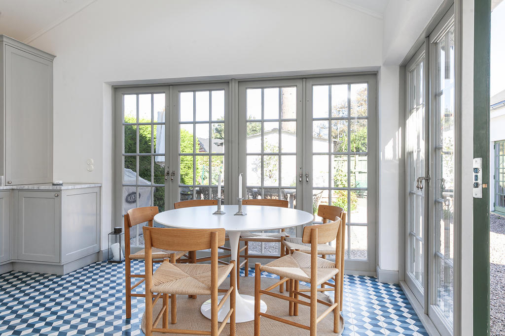 Gott om plats för större matmöblemang