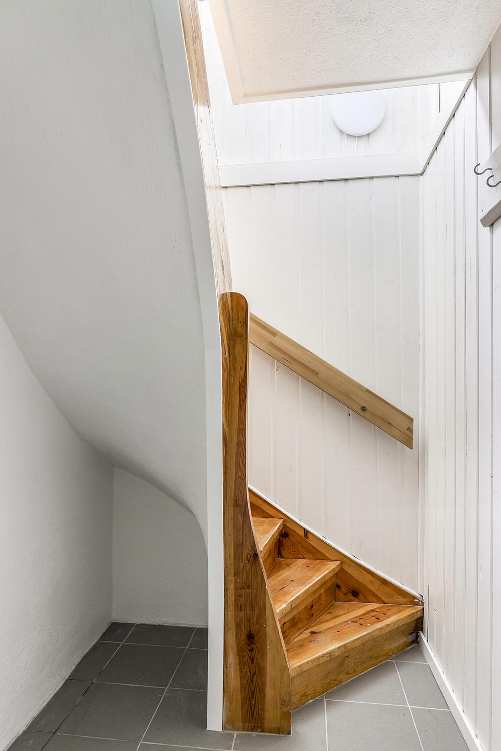 Trapp upp från källaren