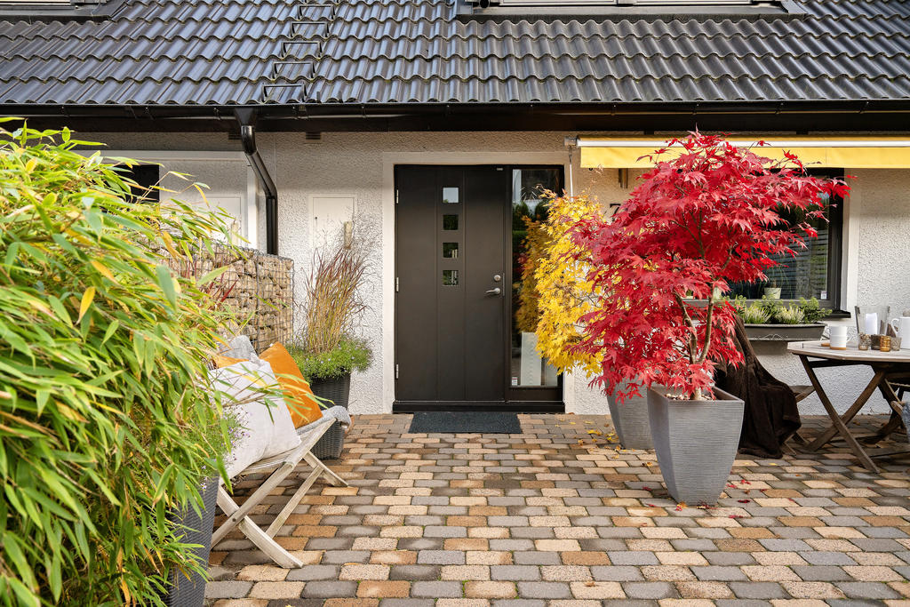 Planlösningen gör det enkelt för hela familjen att trivas och skapar goda möjligheter för både barn och vuxna att bjuda hem vänner