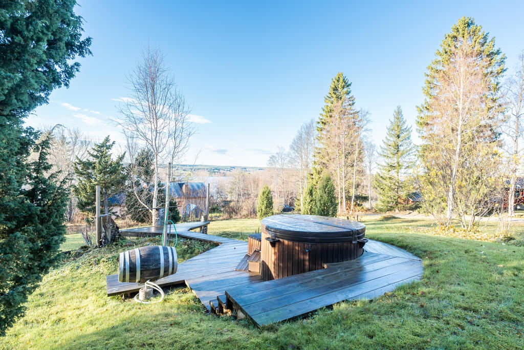 Egen badtunna på gården. 