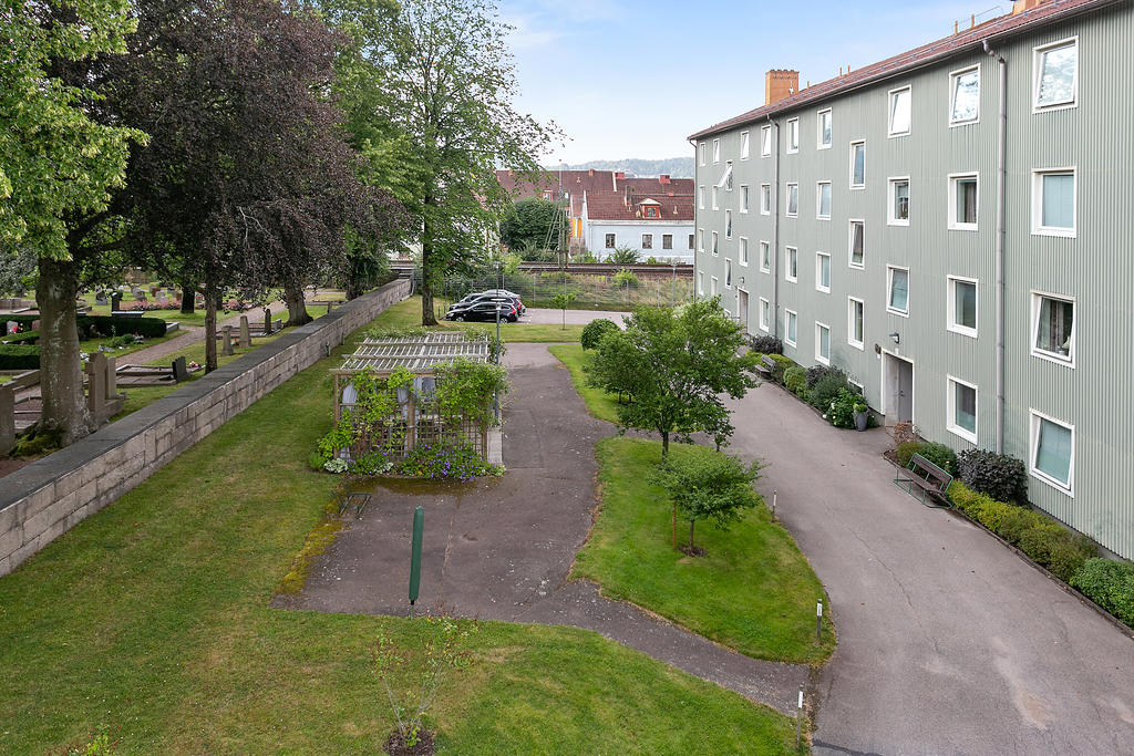 Gemensam uteplats på baksidan om huset