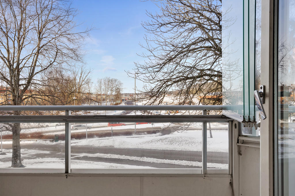 Du kan praktiskt öppna upp balkongen och njuta av vädret 