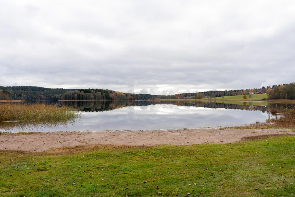 Kabosjön är belägen cirka 2 km från bostaden. Här finns trevlig badplats. 