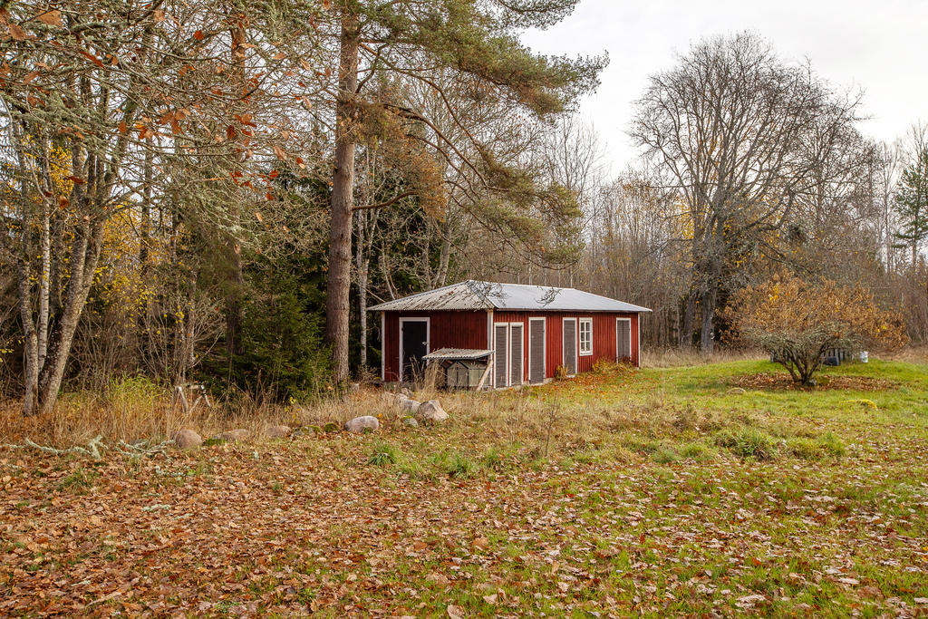 Förrådslänga för förvaring av ved, redskap mm