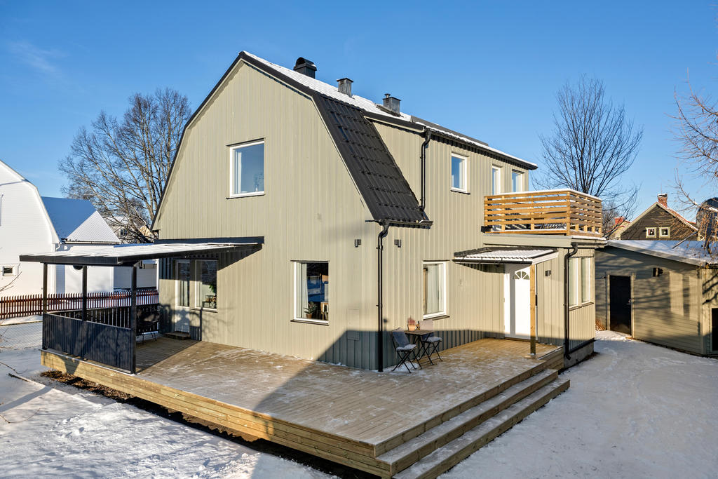 Stor altan runt huskroppen