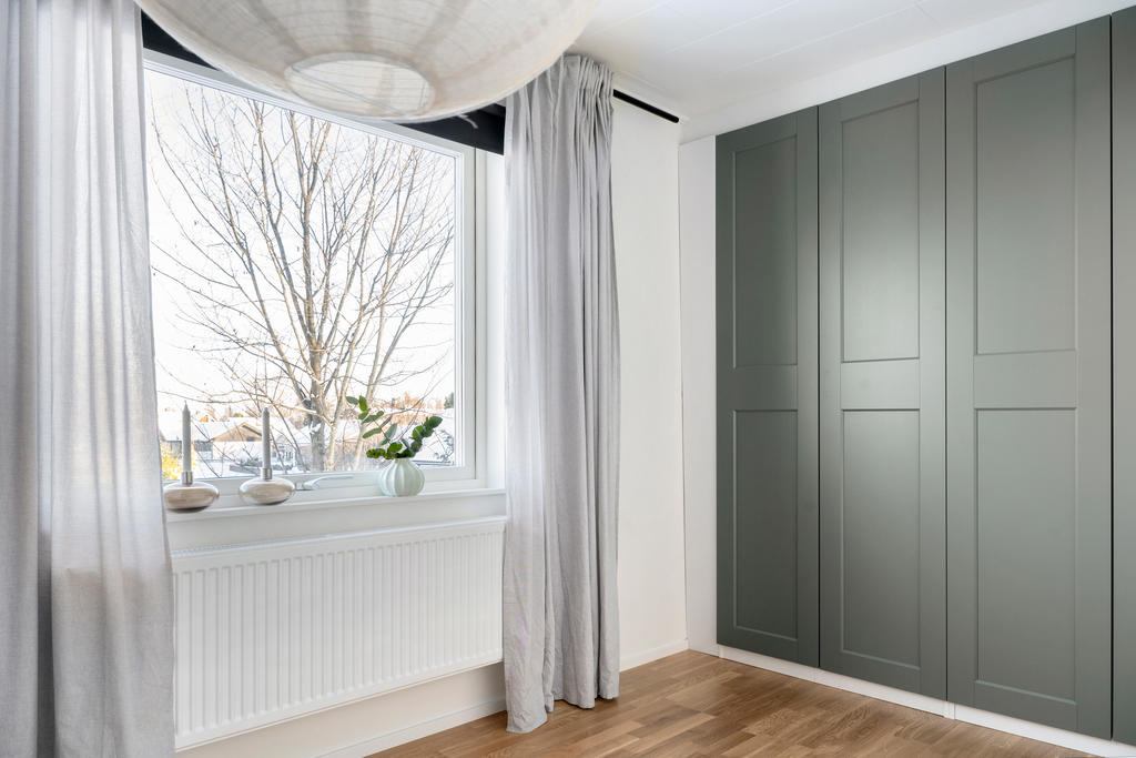 Garderober i sovrum 3, övre plan