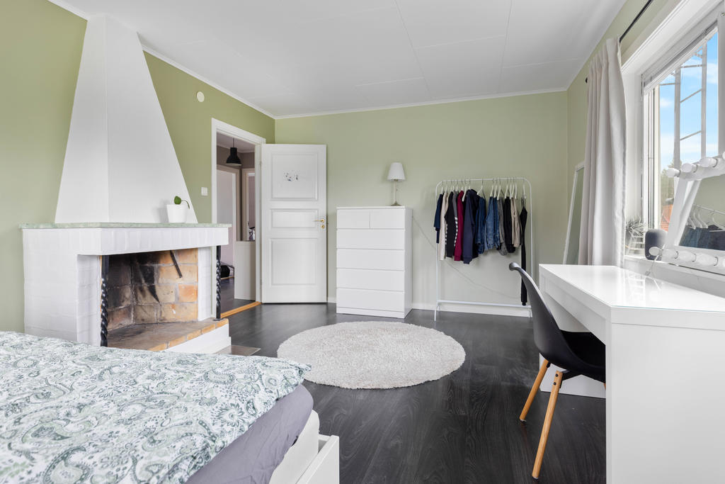 ÖV: Sovrum 4/allrum med öppen spis