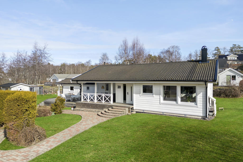 Trevligt 1 plans hus med härlig porch veranda 