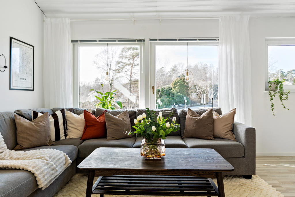 Stora härliga fönsterpartier 