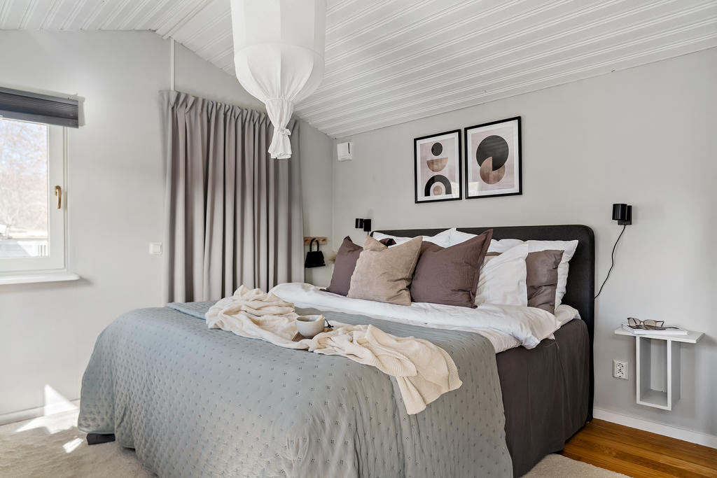 Egen ingång bakom draperiet