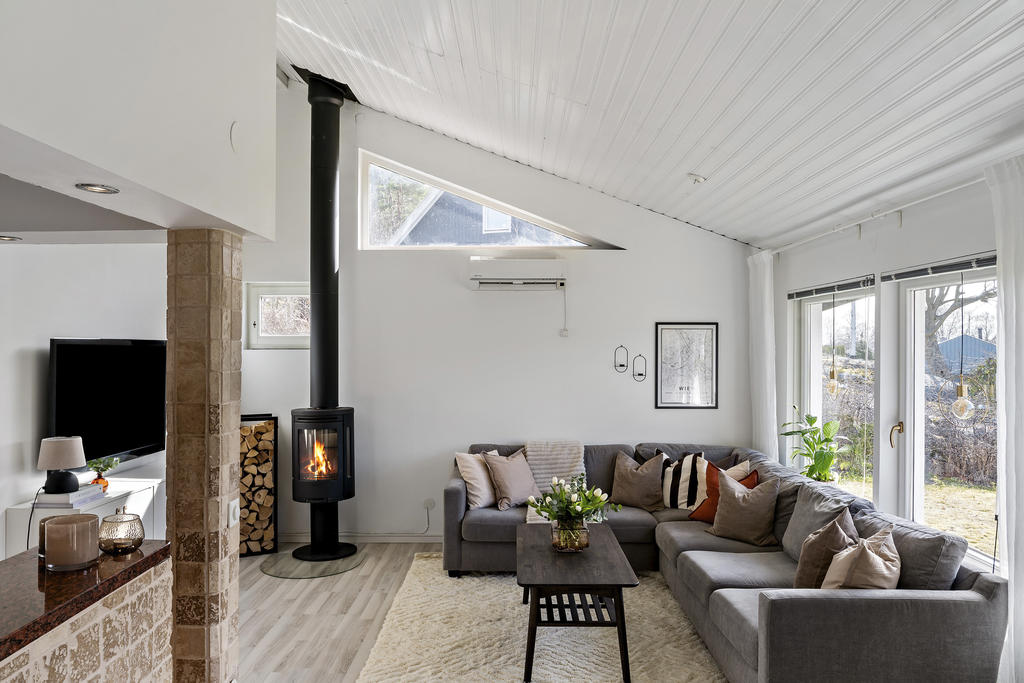 Vardagsrum med tak i nock 