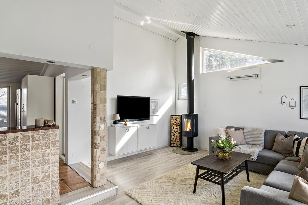 Härligt med tak i nock och braskamin