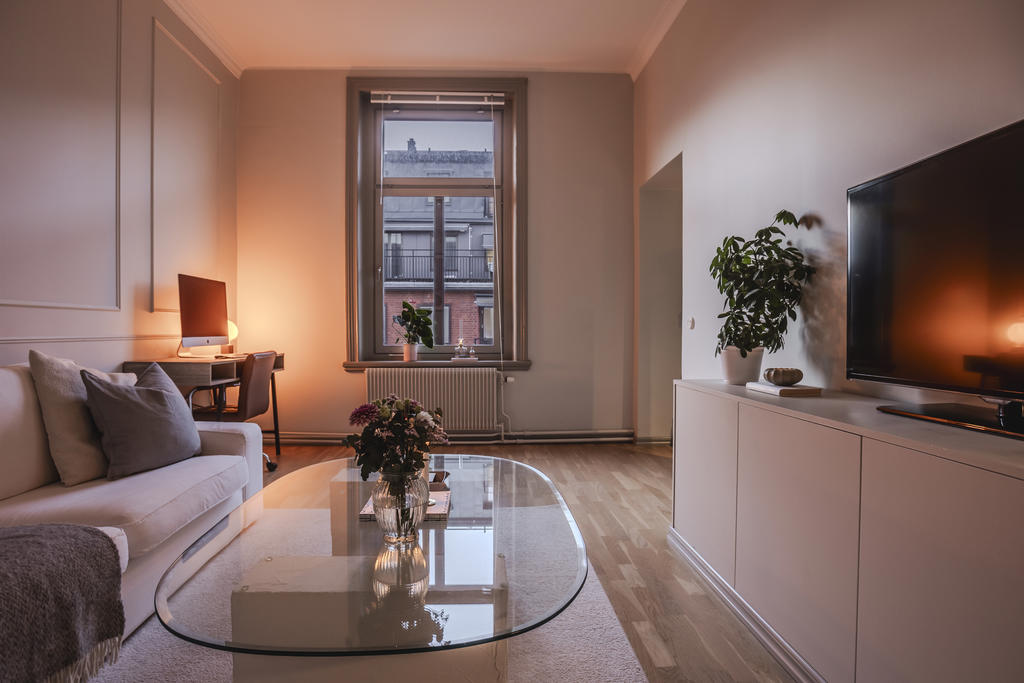 Skymningsbild vardagsrum