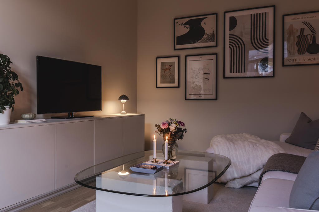 Skymningsbild vardagsrum