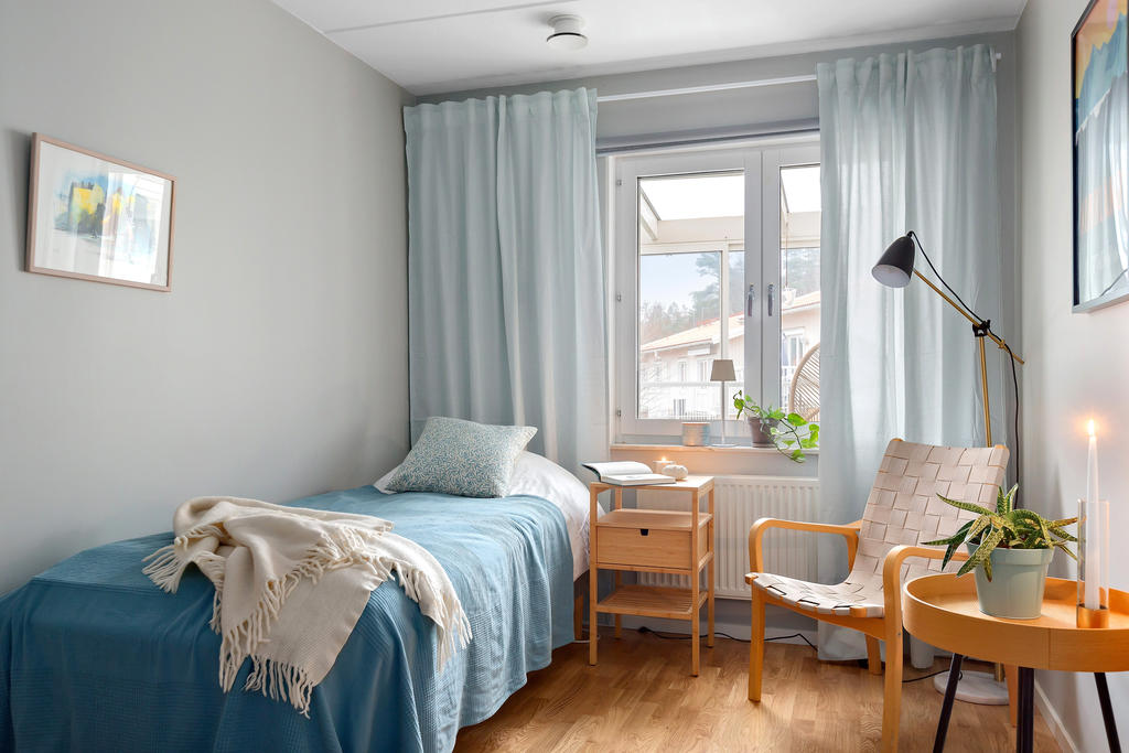 Sovrum med en stor klädkammare