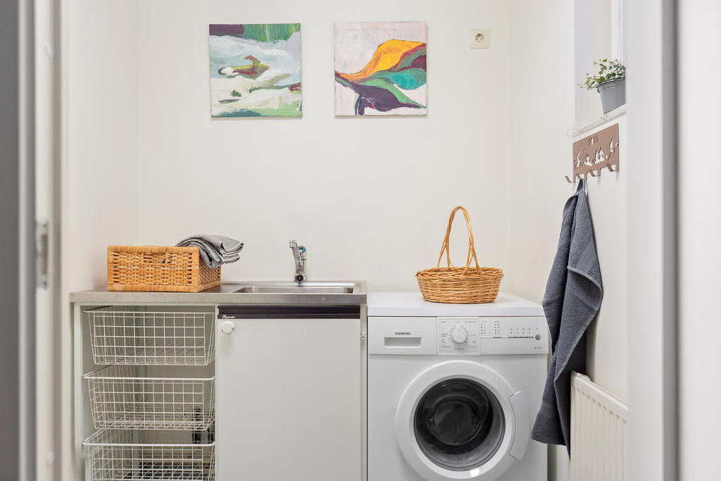 Separat tvättstuga, man har även tillgång till en stor gemensam tvättstuga nere vid gemensamhetslokalen!