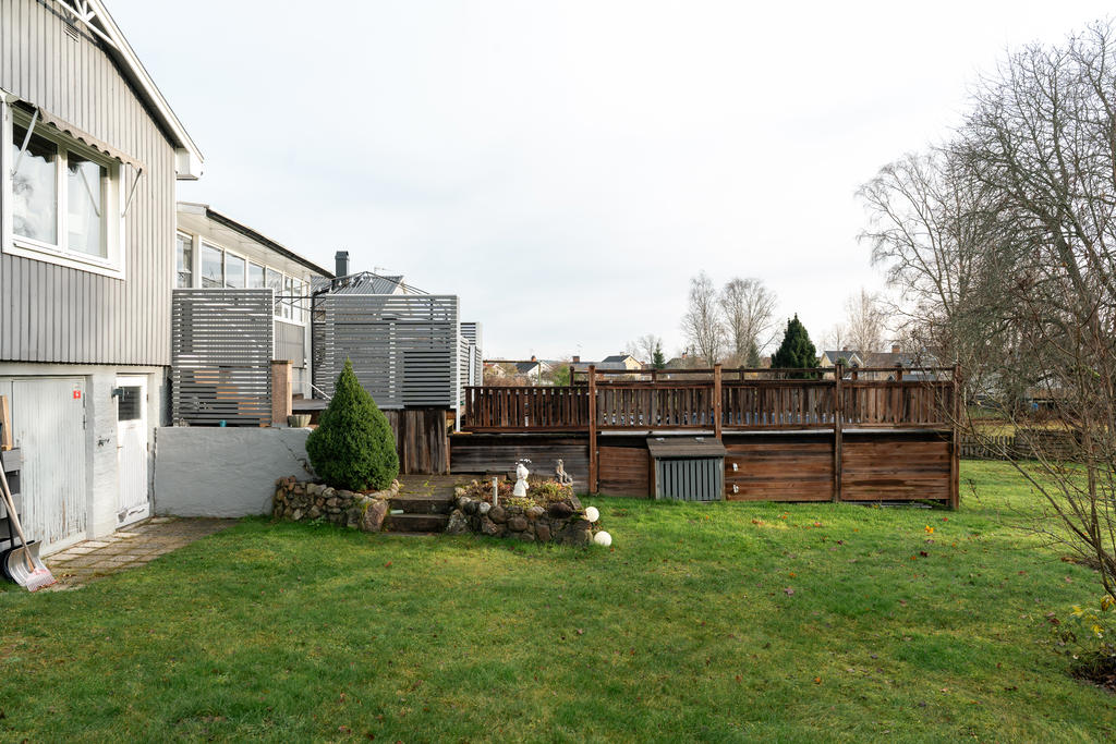 Trädgård/altan med pooldäck