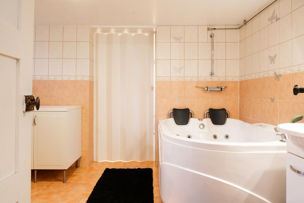 Badrum med tvättstuga i källaren