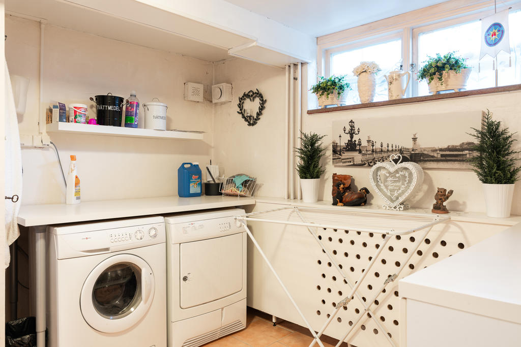 Badrum med tvättstuga i källaren