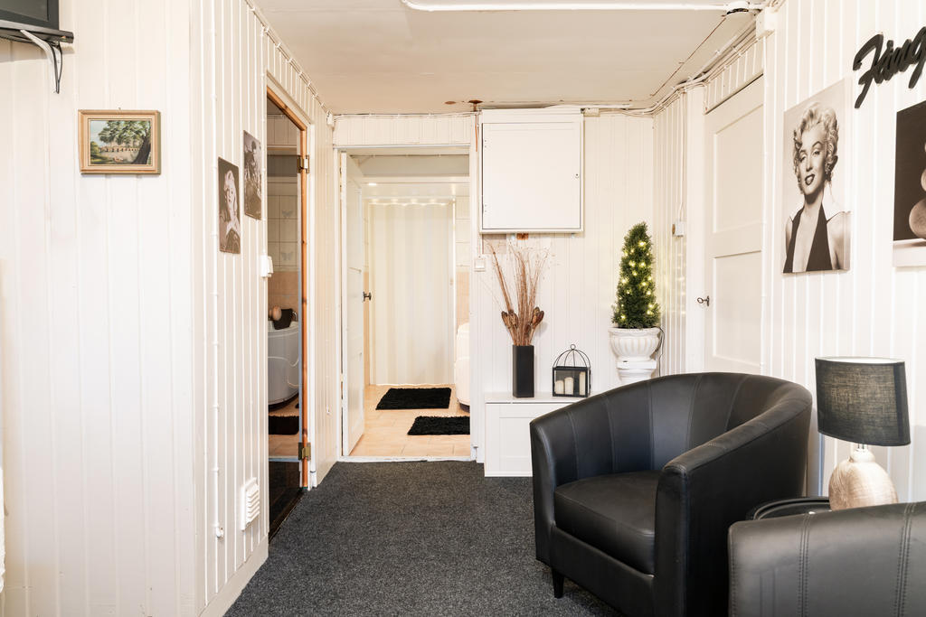 Relax med ingång till bastun i källaren