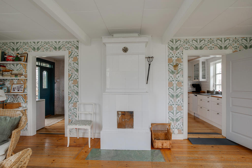 Kakelugn i vardagsrummet 