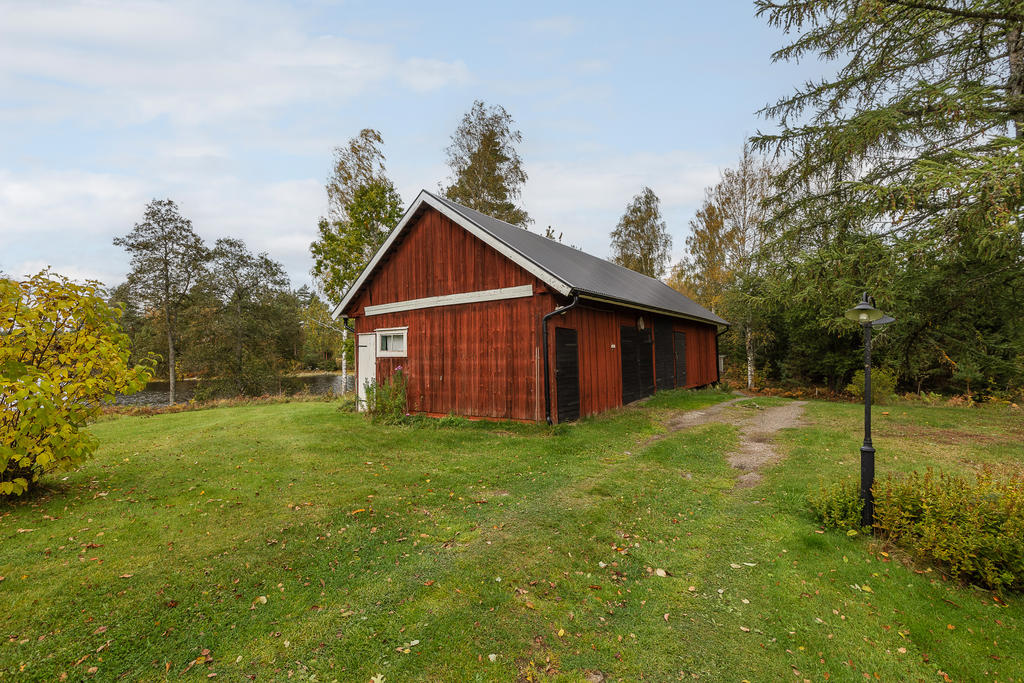 Uthus med plåttak från 2010