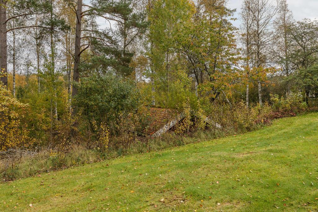 Pumphus med vattenbrunn och hydrofor