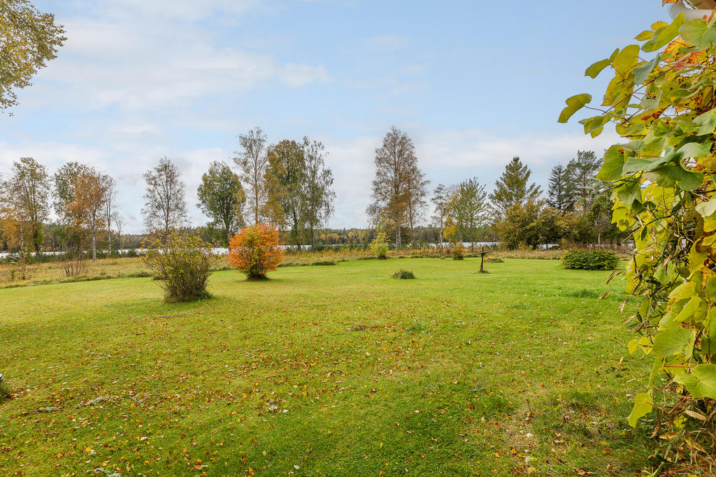 Sjönära läge på hela tomten