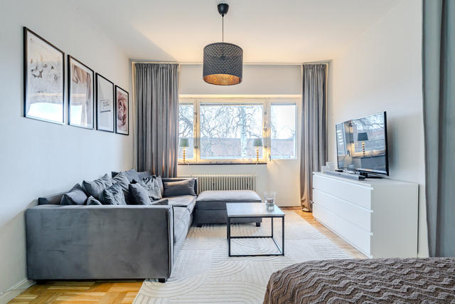 Från vardagsrummet når du ut till balkongen. 