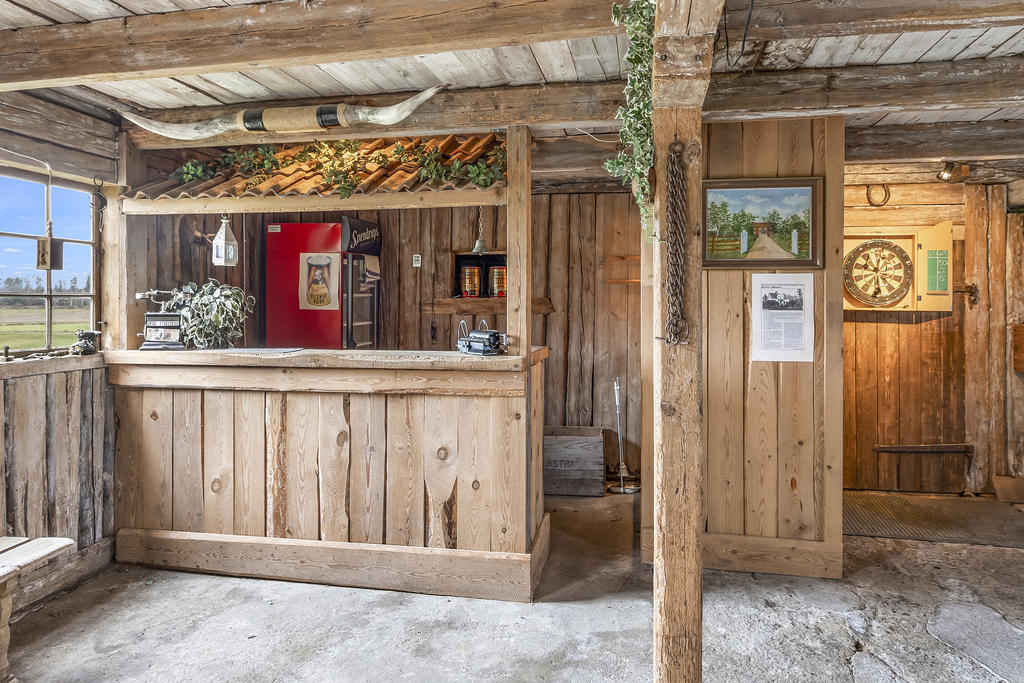 Baren intill festlokalen 