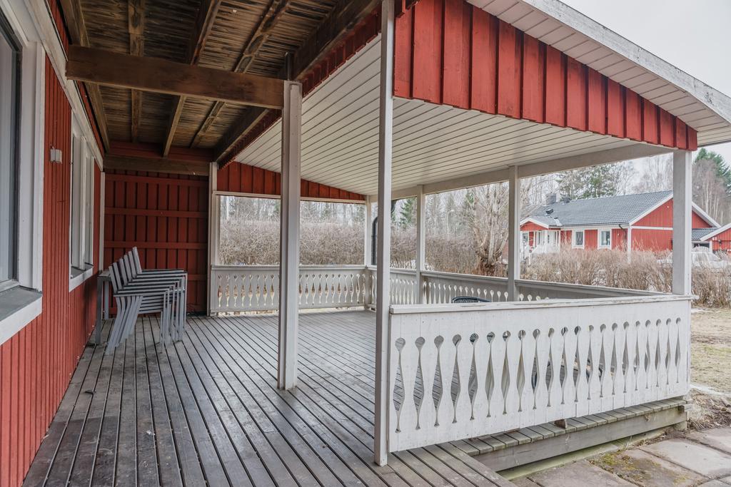 Rymlig altan mot framsidan