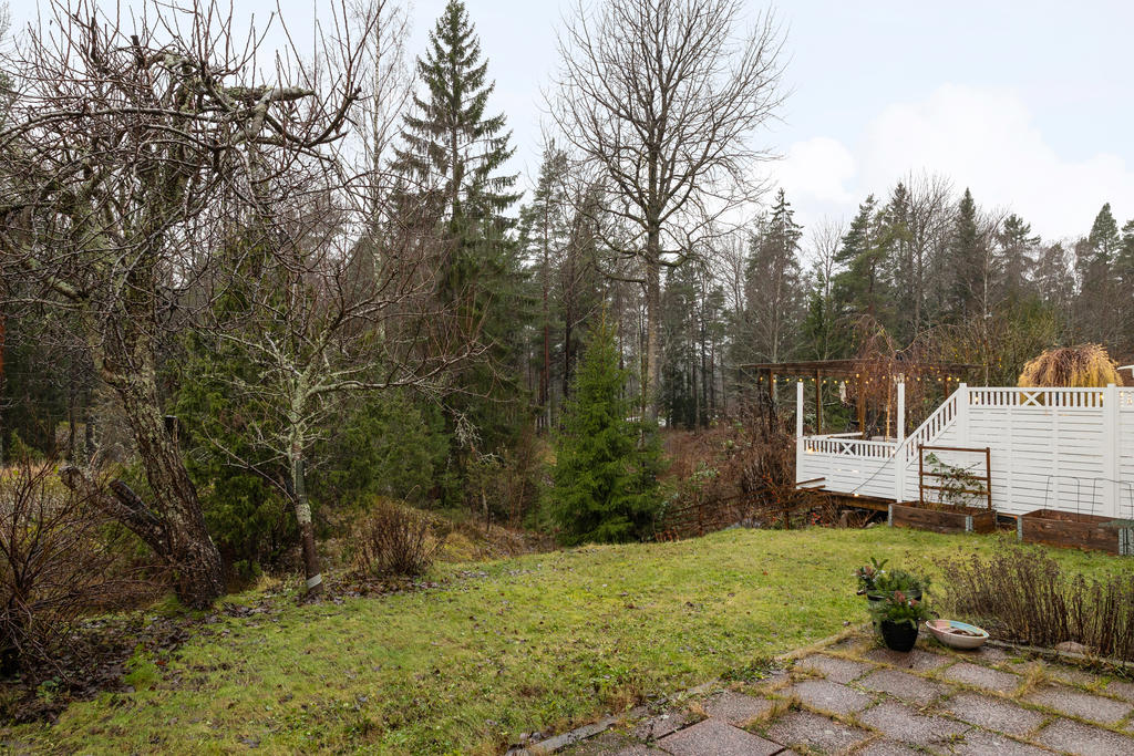 Baksida mot allmänning