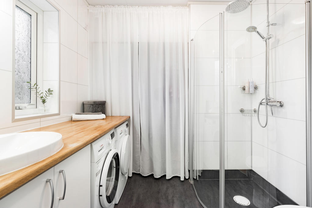 Badrum/tvättstuga (entrévåning)