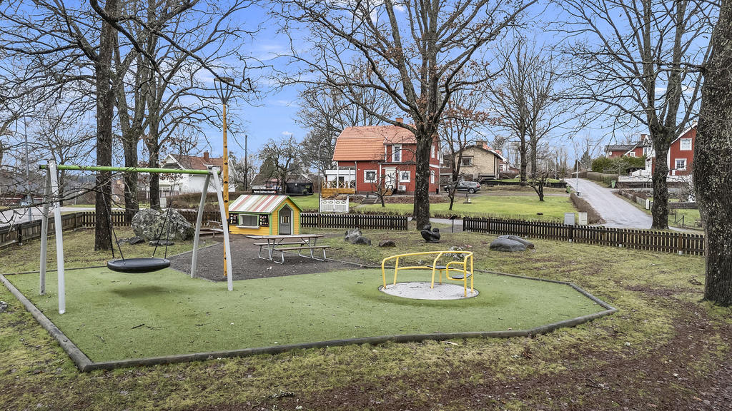 Nära till lekplatsen