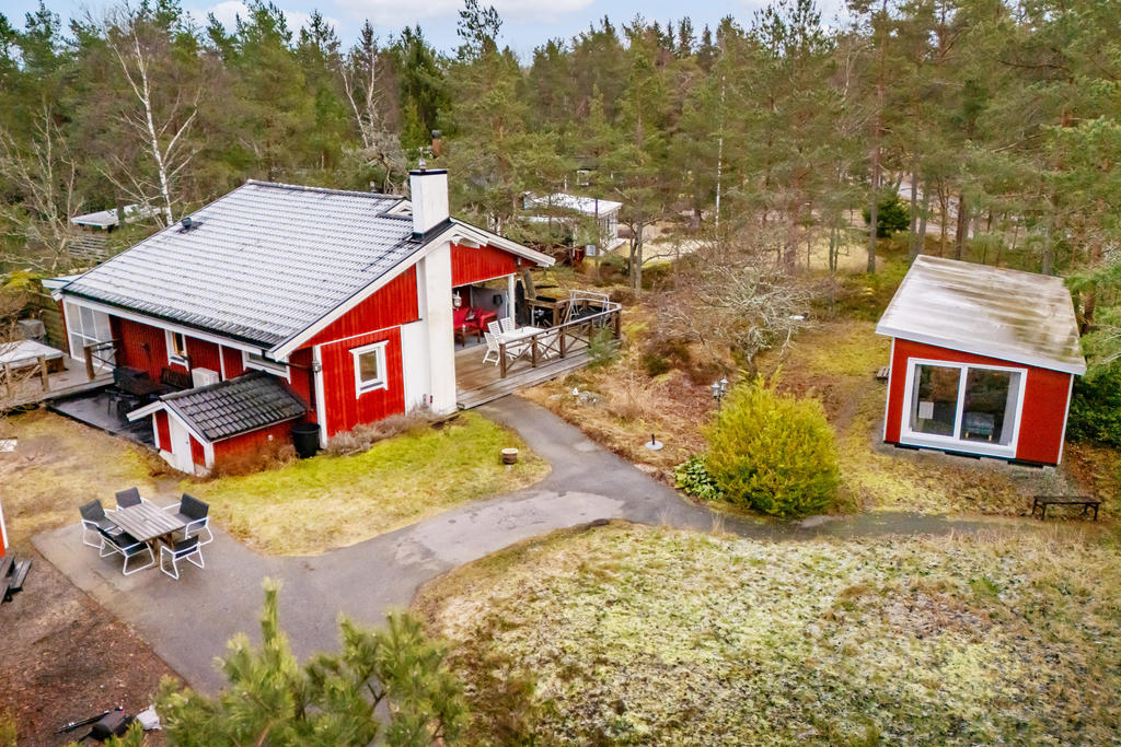 Huvudbyggnad & Gästhus 1